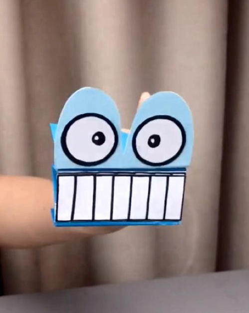Folded paper puppet has a chomping mouth